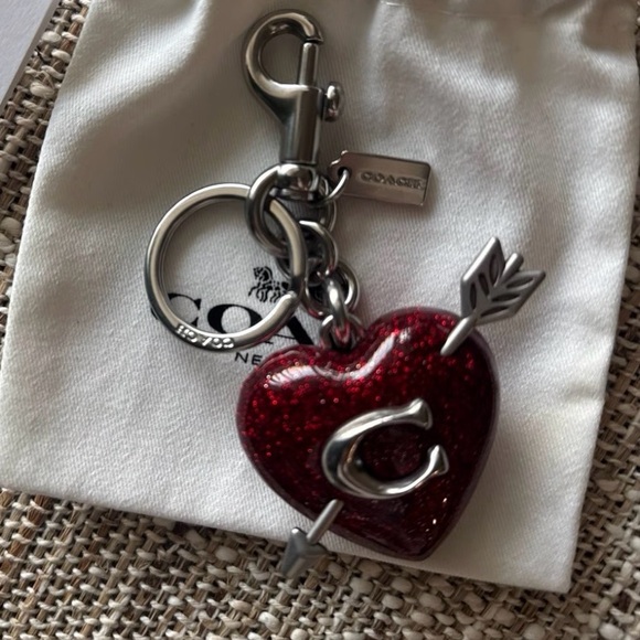 COACH Heart ❤️ arrow love Valentines Red Sparkling Purse charm key chain - Picture 5 of 5
